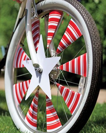 Fourth of July bike decorations: spoke covers. You don't see kids do this very often anymore. Let's get it going again! It's so fun.    #play #kids #decorations #fourthofjuly Parade Decorations, Bike Parade, Bike Decor, Bike Decorations, Parade Ideas, Simple Decorations, 4th Of July Parade, Bicycle Decor, Flag Display