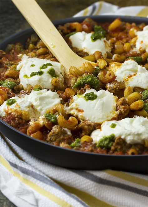 Dinner comes together in a flash with this recipe for kid-pleasing, one-pot ground beef pasta skillet topped with pesto and ricotta. | justalittlebitofbacon.com Pasta Skillet Recipes, Ground Beef Pasta Skillet, Taco Pasta Skillet, Ground Beef Skillet, Classic Meatballs, Pasta With Pesto, Beef Skillet, Pasta Skillet, Ground Beef Pasta