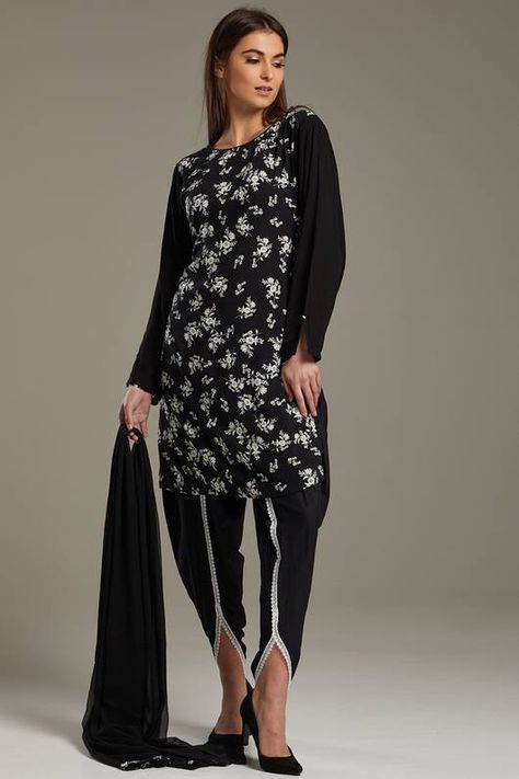 A printed kurti with long sleeves having slits, paired with tulip pants and matching dupatta. Tulip Pants With Kurti, Tulip Pants, Printed Kurti, Saree Dress, Salwar Suit, Suit Designs, Salwar Suits, Pakistani Dresses, Evening Party