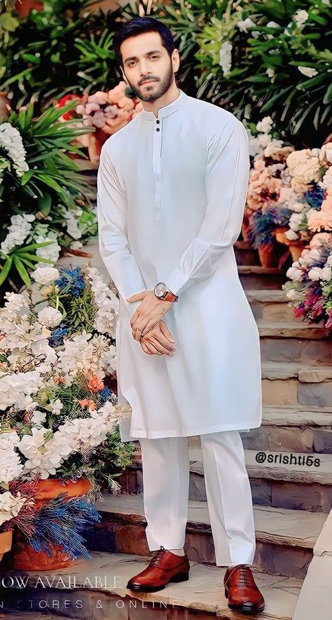 Short Kurta For Men, Wedding Dressing, Boys Kurta Design, Groom Suits, Ali Dress, Wahaj Ali, Kurta Pajama Men, Gents Kurta Design, Pakistani Actors