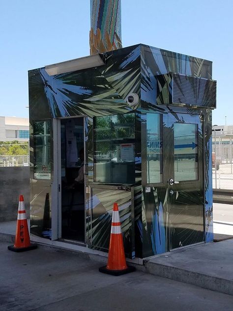 guard booth Guard House Design, Guard Booth, Security Booth, Guard House, Booth Design, Design Modern, Building, Outdoor Decor, Design