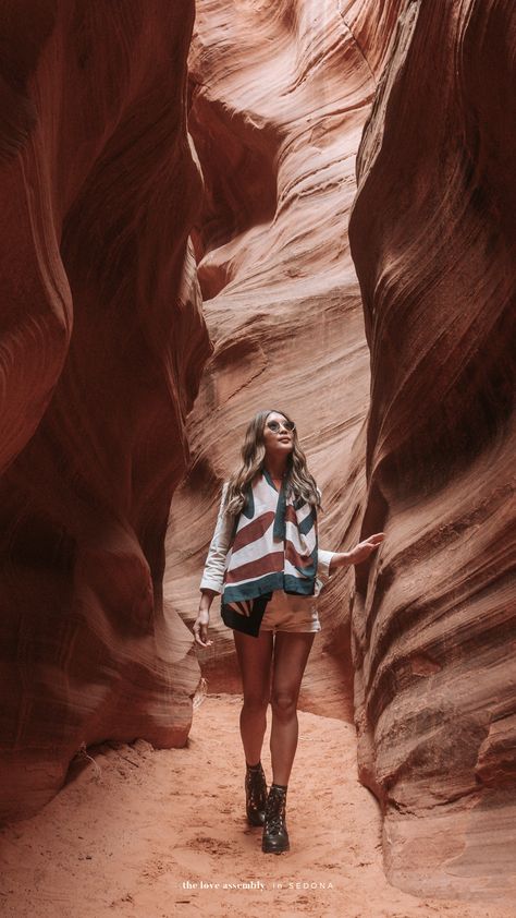 Antelope Canyon Photo Ideas, Grand Canyon Poses Photo Ideas, Grand Canyon Photo Ideas, Antelope Canyon Outfit, Arequipa Aesthetic, Canyon Picture Ideas, Grand Canyon Picture Ideas, Sedona Photoshoot, Canyon Photoshoot