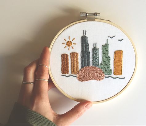 This one is for all my Chicago people out there! I love embrodering this pattern on a 5inch embroidery hoop for the cutest wall or tabletop art. Chicago Embroidery, Skyline Embroidery, Growing Beans, Chicago L, Pdf Embroidery Pattern, Digital Embroidery Patterns, Chicago Skyline, Embroidery Shop, Embroidery For Beginners