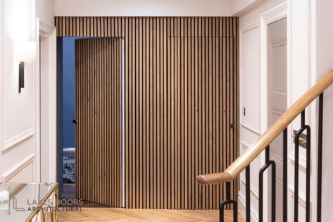 Natural Wood Accent Wall, Stained Accent Wall, Hallway Door Ideas, Acustic Panels, Sliding Doors Internal, Stacker Doors, Finish Carpentry, Luxury Door, Hallway Designs