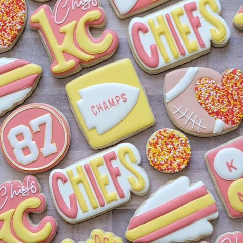 Cookie Momster KC on Instagram: "Good morning @chiefs Kingdom! 💛🏈❤️ LET'S GO! . . . #chiefscookies #kcchiefs #gamedaycookies #cookiemomsterkc #kccookies #kansascitychiefs #kansascitycookies #nflplayoffs #retrochiefscookies #cookieart #cookiedecorating #royalicingcookies" Chiefs Cupcakes, Chiefs Food, Chiefs Kingdom, Nfl Playoffs, Kc Chiefs, January 21, Cookie Art, Royal Icing Cookies, Decorated Cookies