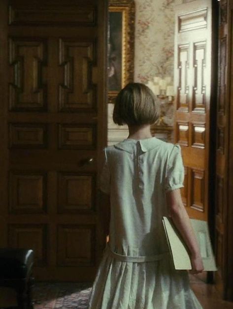 Saoirse Ronan as Briony Tallis in Atonement - 2007 Atonement Briony, Briony Tallis, The Secret History Aesthetic, Saoirse Ronan, Lights Camera Action, Atonement, Fun Hobbies, Marauders Era, The Secret History