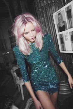 I want this dress Limp Hair, Fest Outfits, Lilac Hair, Fashion Couture, Looks Party, Bohol, Pink Lavender, Pastel Hair, Looks Street Style