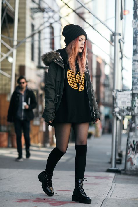 Stile Punk Rock, Sporty Casual Outfits, Casual Outfits Fall, Goth Outfit, Its Fall, Aesthetic Grunge Outfit, Le Happy, Rock Outfits, Sporty Casual