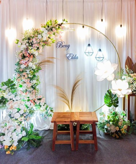 Backdrop Engagement Simple Elegant, Dekor Tunangan Simple, Dekor Lamaran Simple Elegant, Background Lamaran Simple, Decor Lamaran Simple, Backdrop Lamaran Simple, Dekor Engagement Simple, Simple Engagement Backdrop, Backdrop Engagement Simple