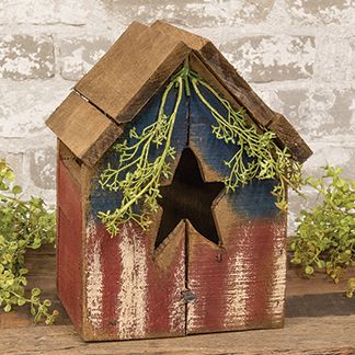 KP Creek Gifts - Small Americana Pallet Birdhouse Pallet Birdhouse, Trail Ideas, Barn Birdhouses, Homemade Bird Houses, Americana Crafts, Primitive Lighting, Bird Houses Ideas Diy, Fence Boards, Wooden Items