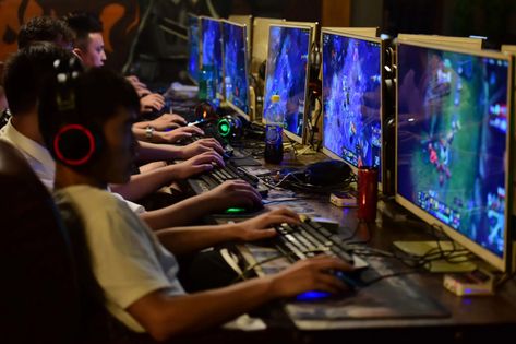 What Students Are Saying About Video Game Limits, Parental Involvement in Dating and Road Trips - The New York Times Playing Online Games, Parent Involvement, Play Game Online, Video Gamer, Online Gaming, Some Games, Technology Trends, Online Gambling, China Sets