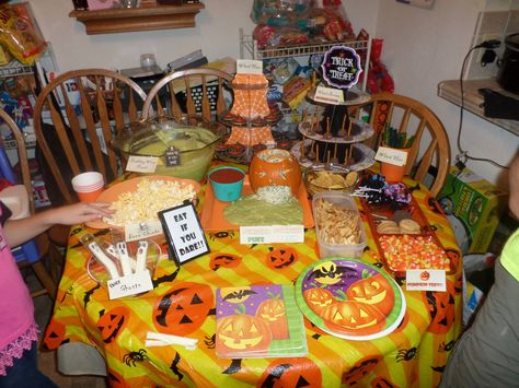 Halloween Party 2015 - NO LINK AS IT IS MY OWN PIC Childhood Halloween, 2000s Halloween, Halloween 2010, Hallmark Halloween, October Aesthetic, Bobbing For Apples, Girls Thanksgiving, Halloween Store, Seasons Change