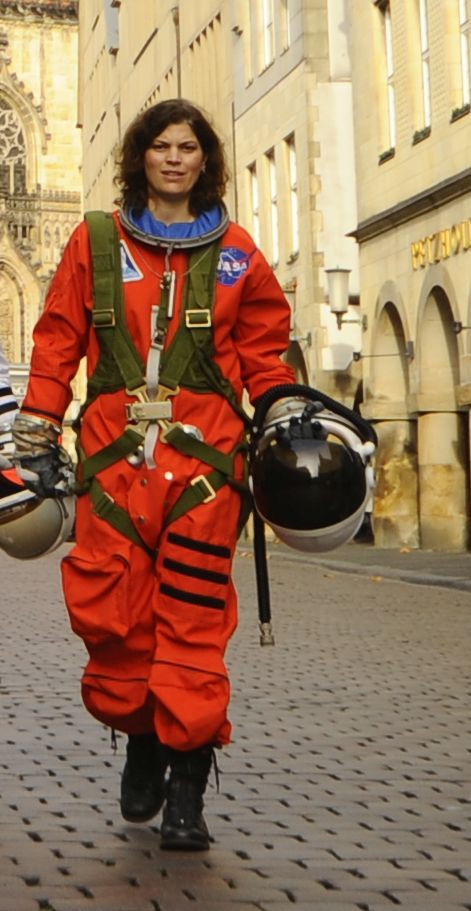 Space Suit Aesthetic, Space Suit Design, Spaceman Costume, Space Jumpsuit, Space Suit Costume, Nasa Space Suit, Sci Fi Uniform, Astronaut Space Suit, Astronaut Suit