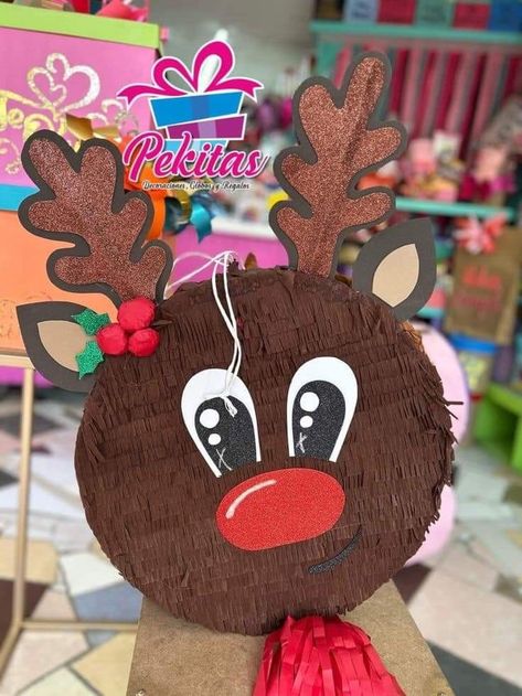 Christmas Pinatas, Pta Activities, Christmas Piñatas, Christmas Pinata, Christmas Centrepieces, Piñata Ideas, Mini Pinatas, Diy Pinata, Preschool Arts And Crafts