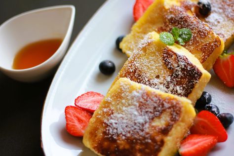 How To Make Japanese French Toast Using Shokupan (Fluffy Milk Bread French Toast) Japanese Honey Toast, Condensed Milk Toast, Japanese French Toast, Thick French Toast, Fluffy French Toast Recipe, Shokupan Recipe, Making French Toast, Japanese Pudding, Fluffy French Toast