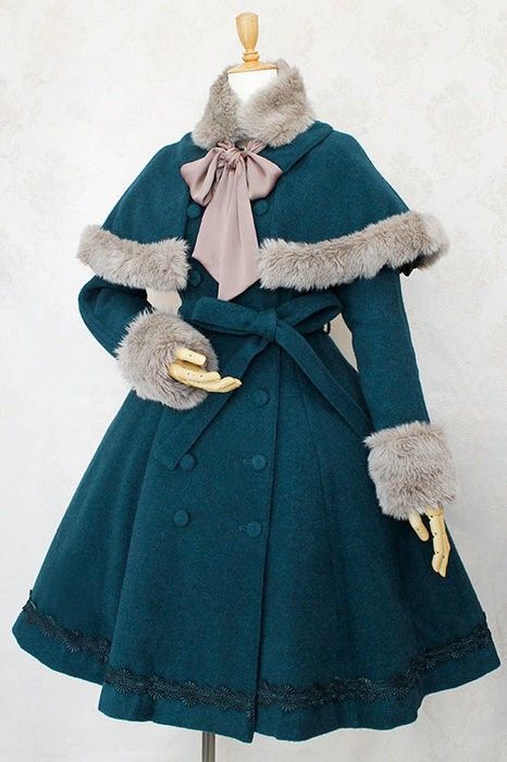 1800 Winter Outfits, Victorian Outfits Female, Victorian Winter Coat, Victorian Maiden Dress, Victorian Winter Dress, Victorian Inspired Outfits Modern, Victorian Outfit Aesthetic, Fantasy Victorian Fashion, Victorian Winter Fashion