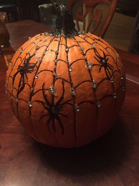 Painted Spooky Pumpkins, Spiderweb Painted Pumpkin, Scary Pumpkins Painting, Goth Pumpkin Painting, Pumpkin Ideas Decorating, Spider Pumpkin Decorating, Pumpkin Painting Ideas Spider, Things To Draw On Pumpkins, Halloween Painted Pumpkins Ideas