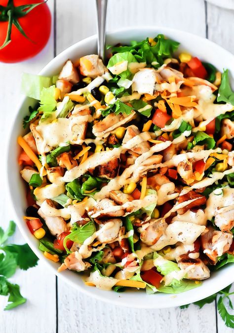 Salad Dinners, Salad Fixings, Tex Mex Salad, Chopped Chicken Salad, Strawberry Chicken Salad, Tex Mex Chicken, Chicken Taco Salad, Main Salad, Chicken Caesar Pasta Salad