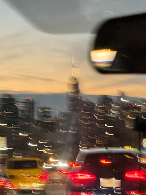 City Life Photography, Blurry Pictures, Night Scenery, Nyc Life, City Vibe, Night Driving, Concrete Jungle, Night City, Night Aesthetic