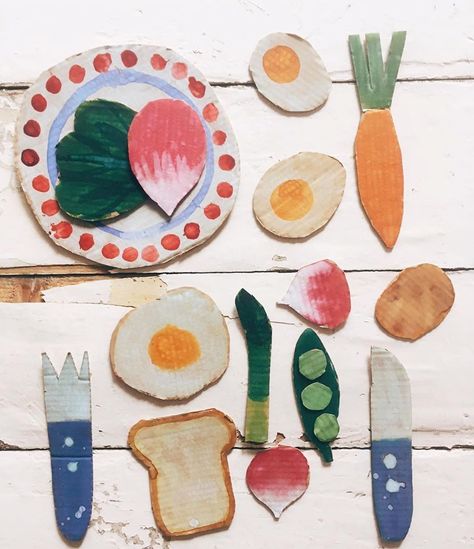 @ministylemag on Instagram: “Pretty #DIY cardboard food #FTW 🍳🍞🥕👌| @abelsplaythings #kidscrafts #craftsforkids #kidscraftstagram” Cardboard Food, Diy With Kids, Future Children, Baby Gym, Diy Cardboard, Childrens Crafts, Cardboard Crafts, Recycled Crafts, Elementary Art