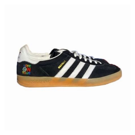 harry's love on tour adidas gazelle stompers Harry Styles Shoes, Satellite Stompers, Harry Core, Harry Styles Nails, Harry Styles Tour, One Direction Harry Styles, One Direction Harry, Girl Closet, Harry Styles Pictures