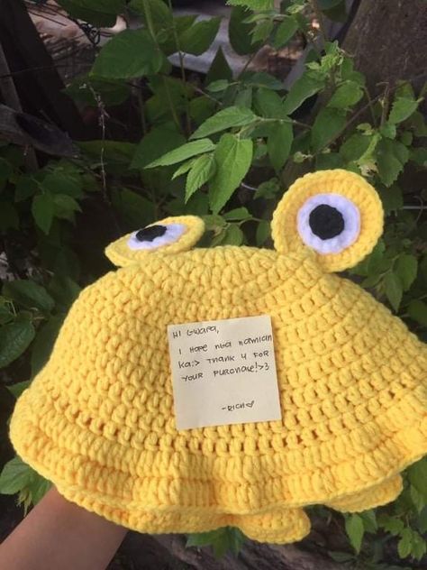 Crochet bucket hat Yellow Crochet Bucket Hat, Crochet Frog Hat, Yellow Bucket Hat, Crochet Yellow, Crocheted Stuff, Crochet Costumes, Frog Hat, Yellow Crochet, Crochet Frog