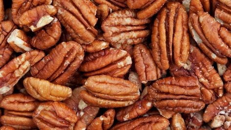 How nuts can be a healthy addition to your diet Praline Recipe, Pecan Sandies, Pecan Pies, Sweet Potato Pies Recipes, Keto Candy, Pecan Pralines, Stronger Together, Pecan Nuts, Holiday Meal