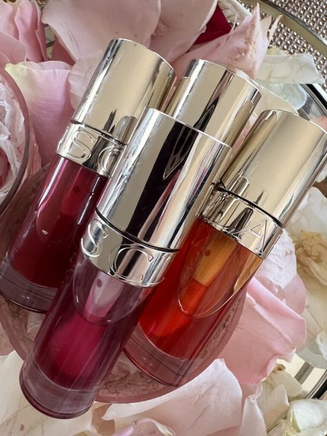 Clarins Lip Oil, Makeup Bag Essentials, Lip Cosmetics, Gloss Labial, Fancy Makeup, Makeup Needs, Beauty Must Haves, Makeup Items, Bb Cream