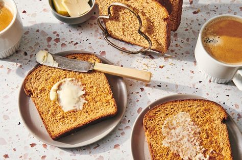 New England Anadama Bread Recipe | King Arthur Baking: In New England, Anadama bread is a simple loaf of flour, cornmeal, yeast, and molasses, great for sandwiches and soup. Anadama Bread, Fall Favorites Recipes, Carrot Bread, Yeast Starter, Food Justice, King Arthur Baking, Holiday Bread, Baking Classes, British Baking