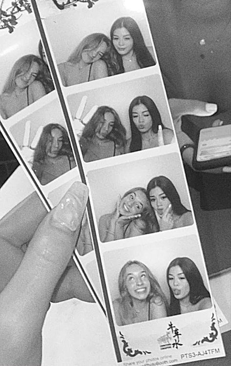 Sisters Goals, Photobooth Pictures, 사진 촬영 포즈, Polaroid Pictures, Best Friend Photos, Cute Friend Pictures, Friend Poses, Best Friend Goals, Instagram Photo Inspiration