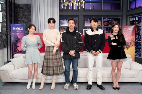 'I-Land' producer returns with new season of dating show 'Love Catcher' | Korea Times Guessing Games, Dating Games, Emmy Awards, Game Show, Make It Through, Poses For Pictures, Reality Show, New Series, Korean Actors