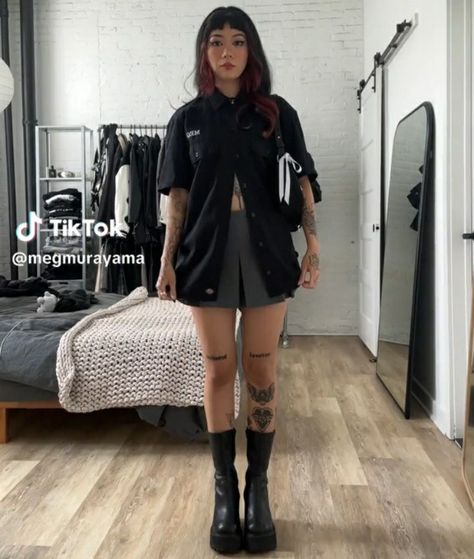 Alt Short Outfits, Goth Shorts Outfits, Grunge Festival Outfit, Black Shorts Outfit Summer, Black Outfit Grunge, Modern Workwear, Black Shorts Outfit, Alt Fits, Summer Grunge