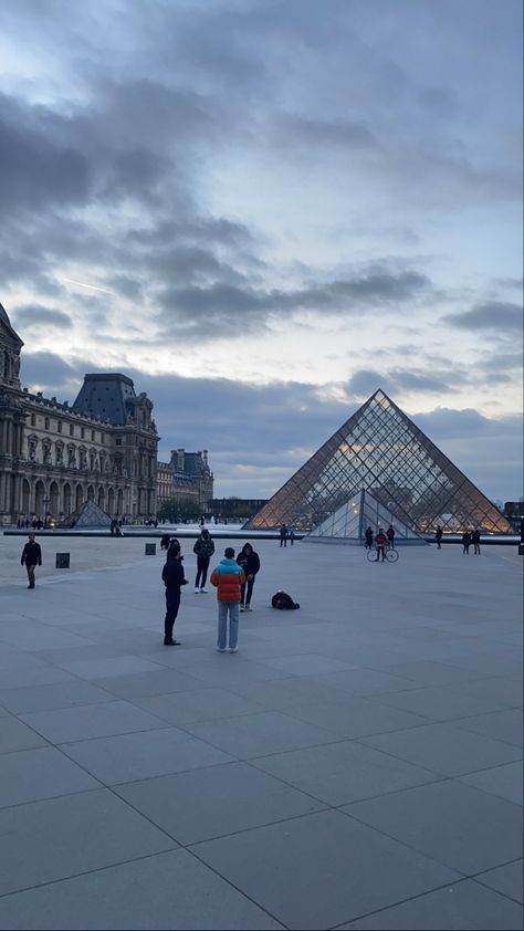 #louvre #paris Paris Places, Paris Place, Paris Pictures, Louvre Paris, Beautiful Places, Louvre, Leopard Print, Vision Board, Paris