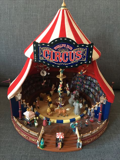 Circus Miniatures, Circus Diorama, Rocker Wedding, Theatre Crafts, Circus Toy, Leave Art, Circus Sideshow, Marionette Puppet, Canvas Learning