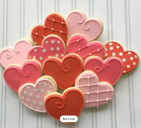 Valentines Sugar Cookies Decorated Simple, Valentine Cut Out Sugar Cookies, Valentine Cookies Decorated Ideas Easy, Circle Sugar Cookie Designs Valentines Day, Heart Cookie Decorated, Valentine Heart Cookies Royal Icing, Easy Valentine Sugar Cookies, Heart Shape Cookies Decorated, Iced Heart Cookies