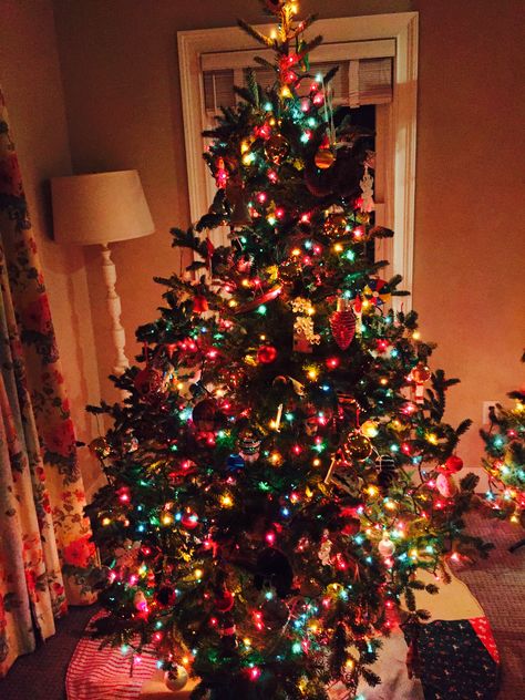 Christmas Tree 2000s, 2000s Christmas Tree, Rainbow Light Christmas Tree, Christmas Tree Colorful Lights, Christmas Tree Ideas Multicolor Lights, Rainbow Lights Christmas Tree, Xmas Nostalgia, Colored Lights Christmas Tree, Multi Colored Christmas Tree