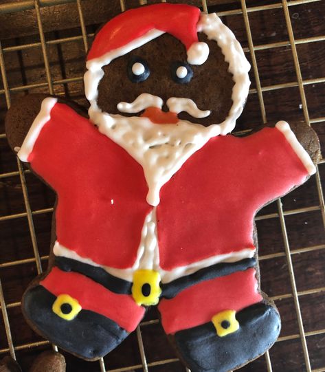 Gingerbread Santa Cookie, Creative Gingerbread Man Designs, Santa Gingerbread Man, Gingerbread Man Ideas Decorating, Funny Gingerbread Men, Gingerbread Man Designs, Gingerbread Santa, Gingerbread Ideas, Gingerbread Cookies Decorated