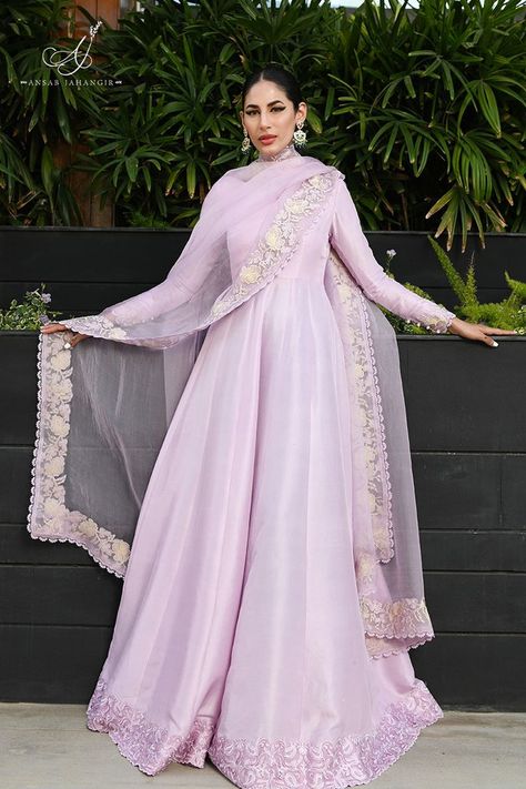 Anarkali Dress Pattern, Desi Fashion Casual, Pakistani Fancy Dresses, Pakistani Dresses Casual, Pakistani Fashion Party Wear, Indian Dresses Traditional, Traditional Indian Outfits, Simple Pakistani Dresses, Indian Bridal Outfits