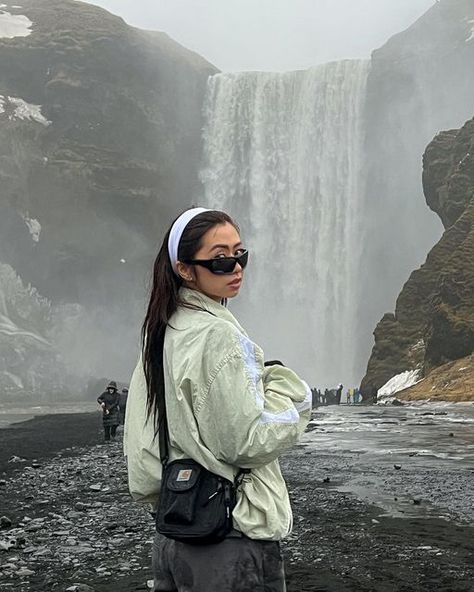 Anna Dinh on Instagram: "Fictional character . . . . #skogafoss#iceland#fashion#streetstyle#gorpcore#gorpcorefashion#gorpcorestyle#waterfall#styleaddicted#styleaddict#streetweardaily#streetwear#visualstylist#freshfits#bestofstreetwear#mydailystreet#fashionstyle#fashionblogger#fashioninspo" Iceland Outfit Aesthetic, Winter New Zealand Outfit, Summer Iceland Outfits, Summer In Iceland Outfits, Iceland Outfits Fall, Iceland Outfits Summer, Iceland Street Style, Iceland Outfit September, Iceland Outfit Ideas