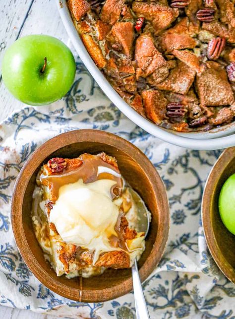 This Easy Apple Bread Pudding is the perfect fall dessert! With just a few simple ingredients, you can have this delicious apple bread pudding on the table in no time. It's the perfect way to use up any leftover bread, and the apples add a lovely sweetness and texture to the dish. [AD] Apple Bread Pudding Recipe, Apple Bread Pudding, Best Apples For Baking, Crumb Coffee Cakes, Bread Pudding With Apples, Apple Desserts Easy, Apple Snacks, Apples Cinnamon, Prevent Food Waste