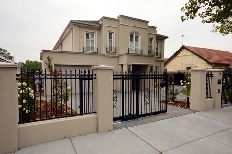 Modern House Front Gate Design, Entrance Ideas Outdoor, Small Entrance Ideas, Entrance Doors Design, Gate For Porch, House Front Gate, Iron Main Gate Design, Fence Wall Design, Entrance Home