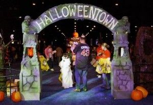 Halloweentown Trunk Or Treat Ideas, Halloweentown Decorations, Halloween Town Party, Halloweentown Party, Halloween Town Decorations, Sprit Halloween, 2024 Banner, Spooky Dinner, Countdown To Halloween