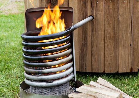 How an external wood fired hot tub works Hot Tub Plans, Whirlpool Deck, Stock Tank Hot Tub, Wood Fired Hot Tub, Diy Hot Tub, Outdoor Bathtub, Hot Tub Deck, Wood Heat, Outdoor Tub