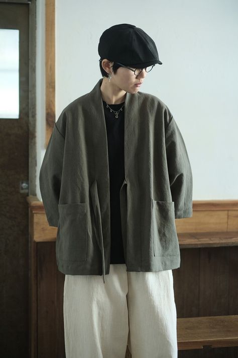 Haori Jacket Outfit, Japanese Kimono Jacket, Haori Outfit Men, Folk Fashion Men, Men Kimono Street Style, Wabi Sabi Outfit, Japanese Fashion Male, Haori Outfit, Man Kimono