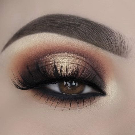 Orange Smokey Eye Makeup, Bday Makeup, Green Dress Makeup, Teknik Makeup, Make Up Designs, Kuas Makeup, Make Up Gold, Gold Eyeliner, Gold Makeup Looks