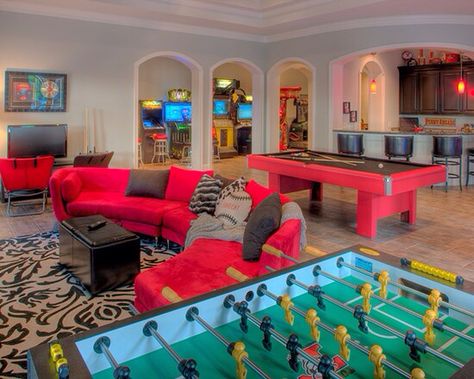 Me encanta el televisor en salón de juegos, Yo tengo que limpiar el piso en salón de juegos. Family Room Design Ideas, Teen Hangout, Small Game Rooms, Basement Games, Traditional Family Room, Arcade Room, Hangout Room, Game Room Basement, Game Room Family