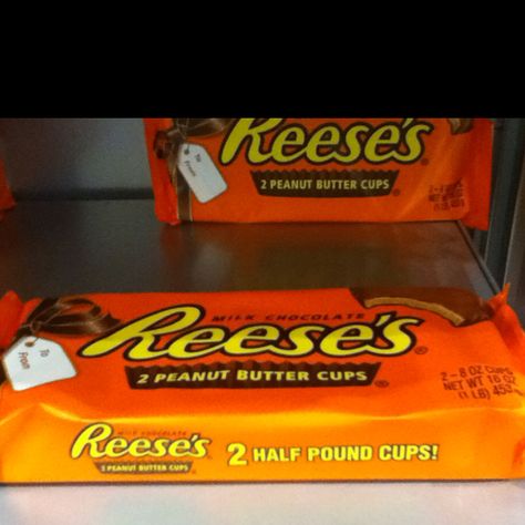 Worlds largest recees!! Recees Peanut Butter Cup, Reeses Cups, Peanut Butter Cup, Favorite Candy, Peanut Butter Cups, Mouth Watering, Worlds Largest, Being Ugly, Peanut Butter