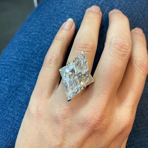 #wowwednesday - Who needs a caption when you have a diamond like this? And I’m not even into marquise-shaped diamonds. But… Wow! #jewels #jewellery #jewelry #ring #diamond #marquise #bigring #bigdiamond #justwow Big Diamond, Big Rings, Marquise Cut Diamond, Fancy Jewelry, Ring Diamond, Jewelry Ring, Marquise Cut, Diamond Cuts, Diamonds