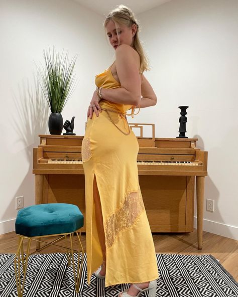 Meshki Yellow Dress, Simple Wedding Guest Dress, Heels Graduation, Party Dress Simple, Dress Pearl, Detailed Dress, One Shoulder Prom Dress, Prom Girl Dresses, Going Shopping