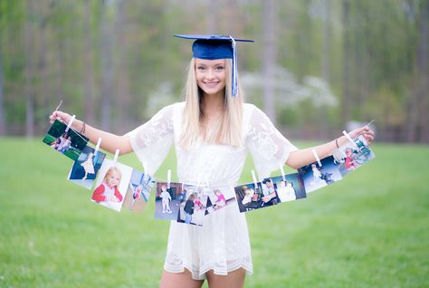 Graduation High School Photoshoot, Unique Cap And Gown Senior Pictures, Graduation Pictures Elementary School, Grade 8 Grad Photo Ideas, Grade 8 Grad Pictures, 8th Grade Graduation Photoshoot Ideas, High School Photoshoot Senior Pics, 2023 Graduation Pictures, Outdoor Graduation Picture Ideas